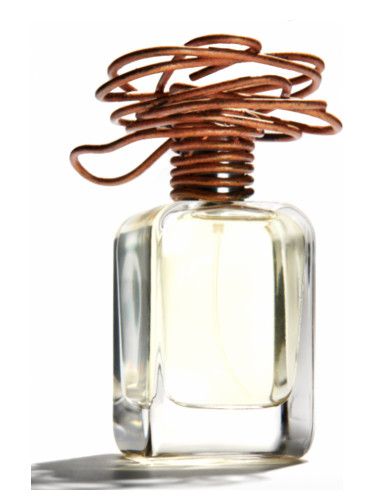 عطر منديتروسا لاكورا