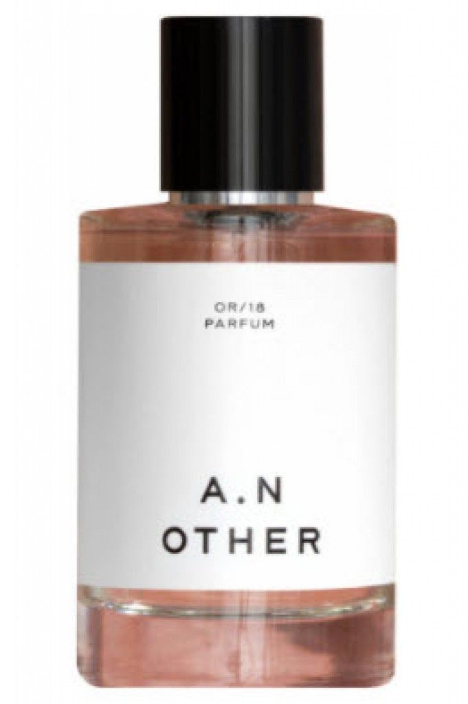 عطر إي أن أذر أو آر 18